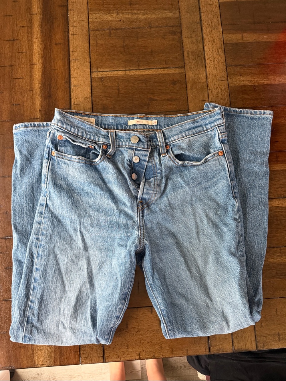 Levi’s Wedgie High-Rise Light Wash Button-Fly Jeans Size 28